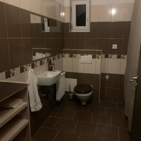 Až Pro 8 Osob